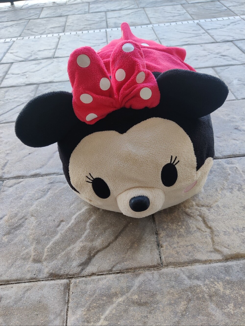 Disney Tsum Tsum Minnie Mouse Round 1 Exclusive Stackable Plush